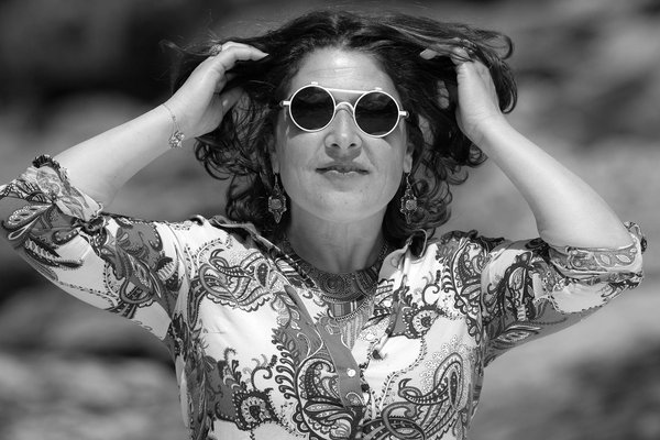 Effortlessly Chic: Perfecting Lightweight Scarf Layering for Springtime in Cambridge